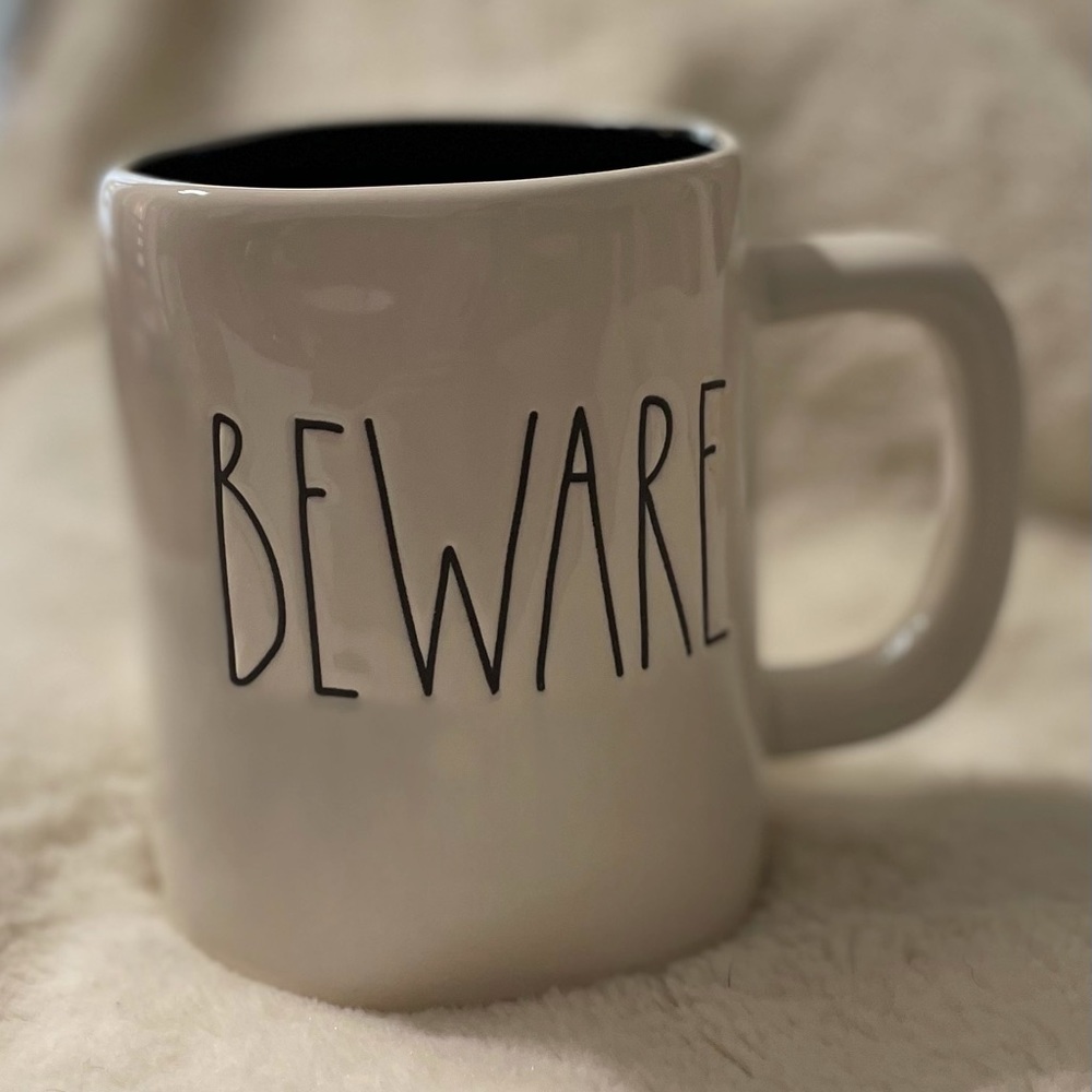 NWT RAE DUNN HALLOWEEN “BEWARE” MUG